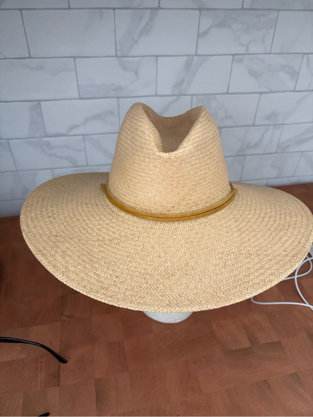 J Peterman and Company Wide Brim Straw Sun Hat with Leather Band EUC